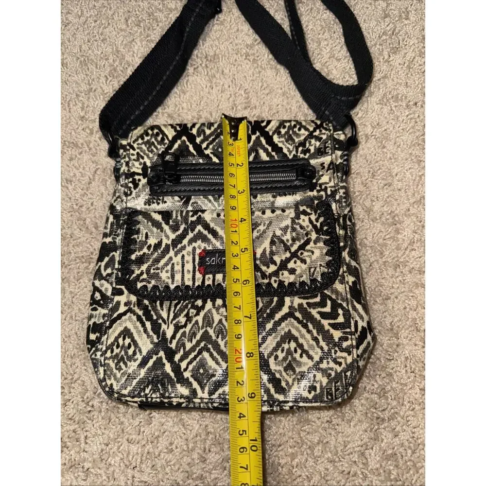 Sakroots Women's Black White Pocketbook Crossbody Messenger Bag Peace 9” X 8”